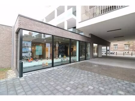 optimaal gelegen winkel- of kantoorruimte