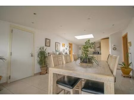 superbe appartement 3 chambres entierement renove en 2006