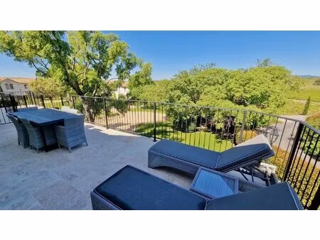 superbe appartement de 2 chambres au 1er étage avec terrasse privée dans un domaine...