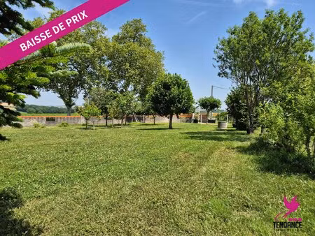 très joli terrain diffus viabilisé de 1401 m².