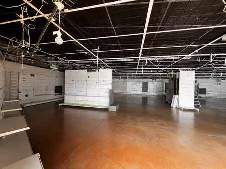 local commercial audincourt 896 m2