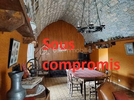 corps de ferme de 100 m² à nant