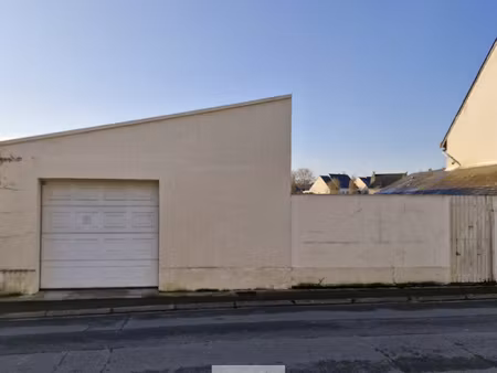 terrain à bâtir avec présence d'un garage