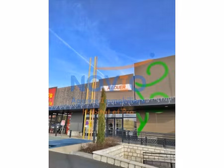 location locaux professionnels 350 m² à chasseneuil-du-poitou (86360)  3 750 €