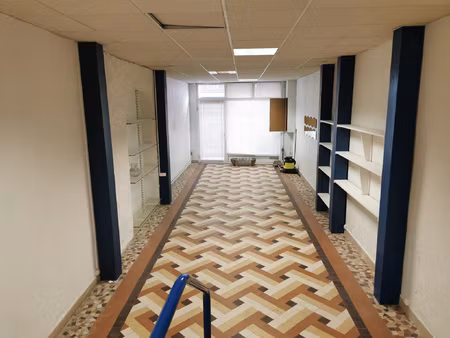 local commercial de 81 m2 avec 2 plateaux de 184 m2 et 68 m2