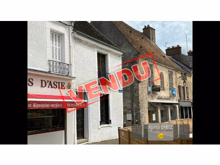 dourdan centre historique  maison de ville de 136 m² avec garage et cour