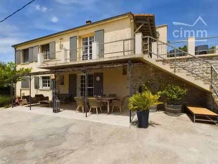 villa de 165m² avec piscine sur terrain de 9422m²
