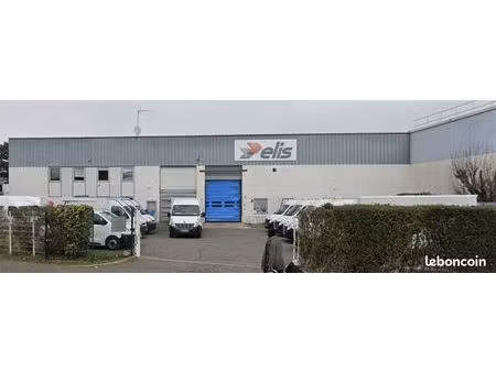 boutique 1650 m² plaisir