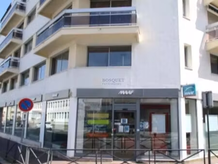 location local commercial