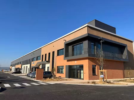location commerce 7110 m² à saint-priest (69800)