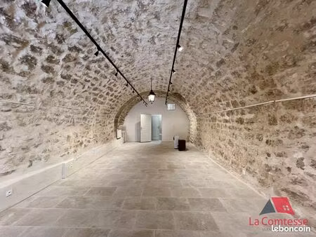 local commercial 67 m² éguilles