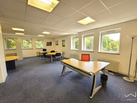 location locaux professionnels 3 pièces 213 m² à meudon la foret (92360)  2 485 €