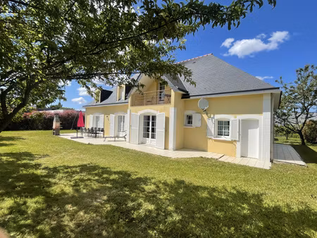 a acigne  implantee sur un terrain de 1332 m2  belle maison avec dependance