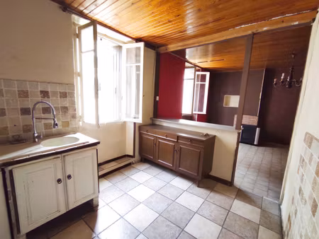 immeuble de 290 m² avec 4 appartements et 2 locaux commerciaux