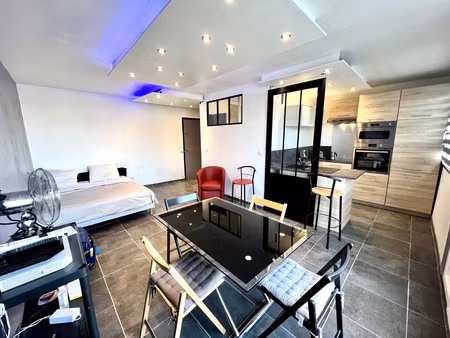 studio 29m2 avec cave devant futur métro 17