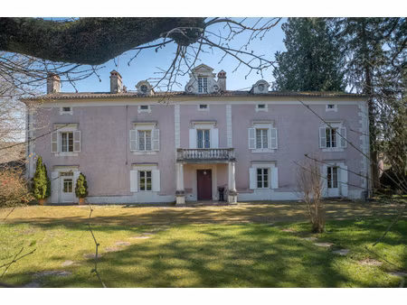 demeure de prestige en périgord blanc – un domaine exclusif « à la fontaine bénie