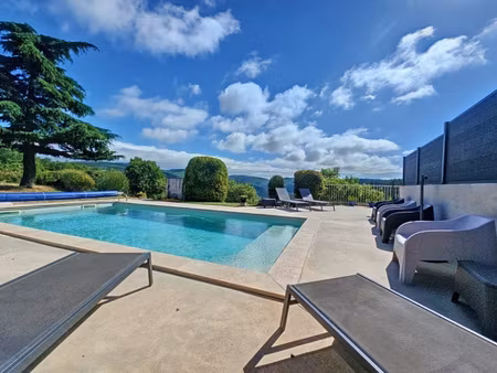 maison 264 m2  piscine sur un terrain de 2400 m2