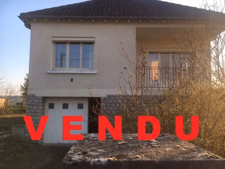 maison 4 pièces édifiée sur sous-sol sur parcelle de 750m2 centre de baugy
