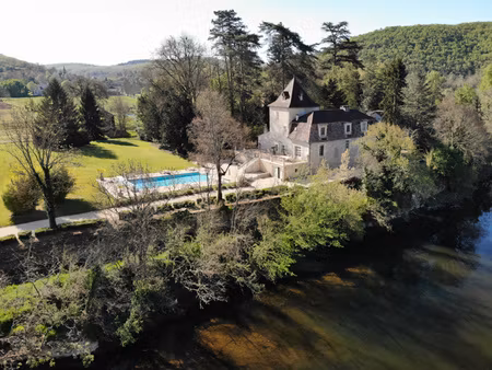 manoir au bord du lot avec 3 7 ha