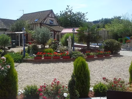 corps de ferme 230m2 + 3 gites (max14pers) + pool house 130m2 avec piscine chauffée 26m2 +