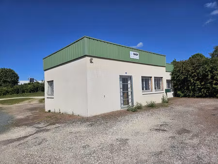location local d'activités 195m2 saintes 17100 - 1800 € - surface privée