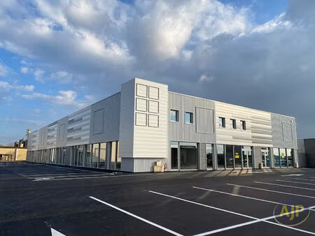 [local commercial à louer za de doué en anjou]