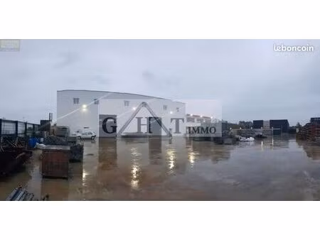 local bureaux 1 050 m²