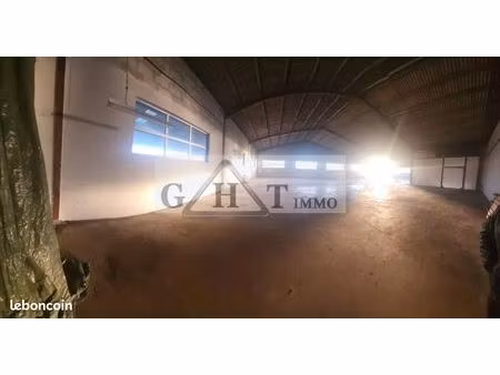 local bureaux 1 641 m²