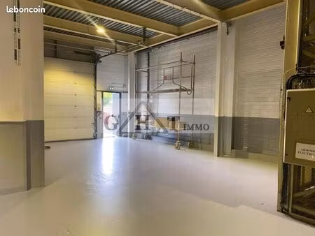local industriel 725 m²