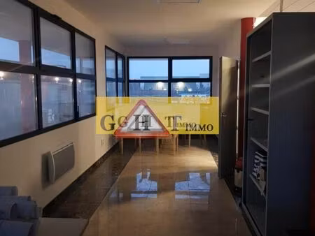 local bureaux 1 050 m²