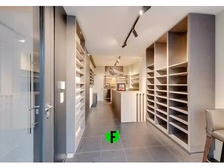 espace commercial dans un emplacement central à tielt