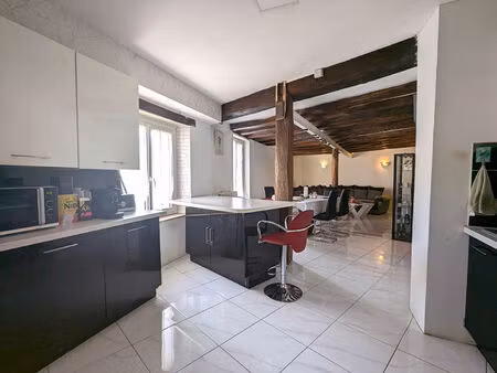 maison atypique 4 chambres- 2 bureaux- dépendances- à 5 min de la gare !