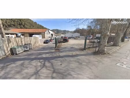 local 3289 m² la trinité