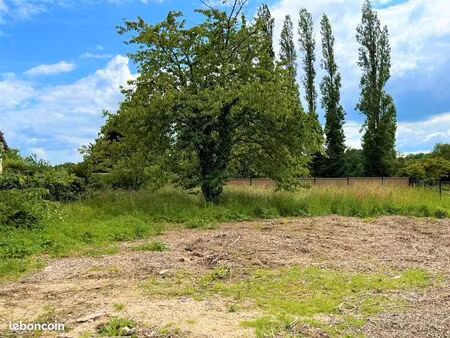 terrain 732 m² émalleville