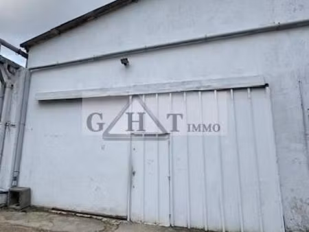 local industriel 200 m²