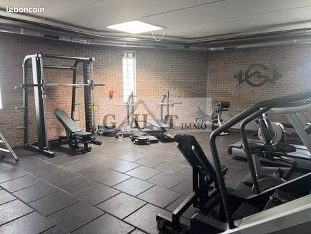 local industriel 600 m²