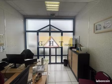 local industriel 303 m²