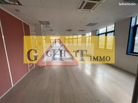 local bureaux 1 831 m²
