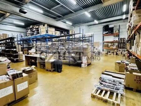 local bureaux 852 m²