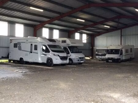 emplacement couvert pour camping car ou autre