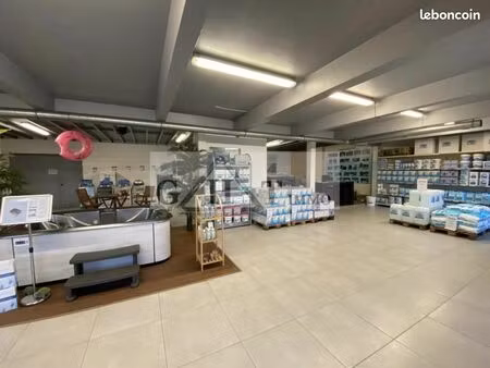 local industriel 830 m²