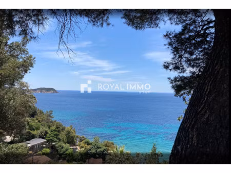 immeuble de 350 m2 face à la mer