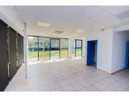 location commerce 4 pièces 221 m² à hyères (83400)