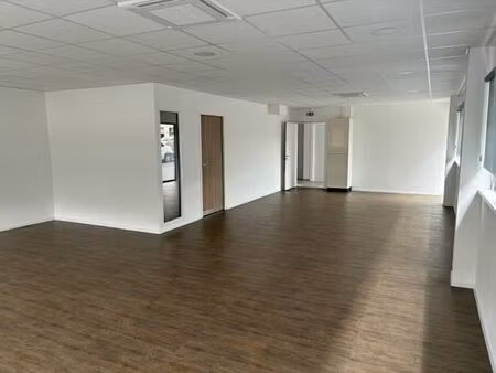 location bureau sainte croix en plaine 77 m²