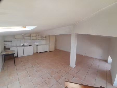 die centre ville / appartement de 4 pieces principales sous les toits