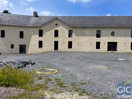 corps de ferme à 30 mn de caen 450 m2 sur 25 ha