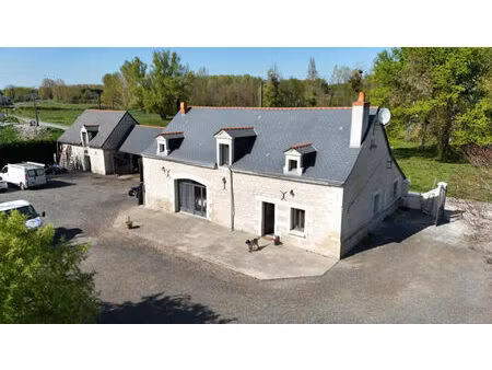 maison 7 pièces 200 m2 vendue avec dependances 80 m2