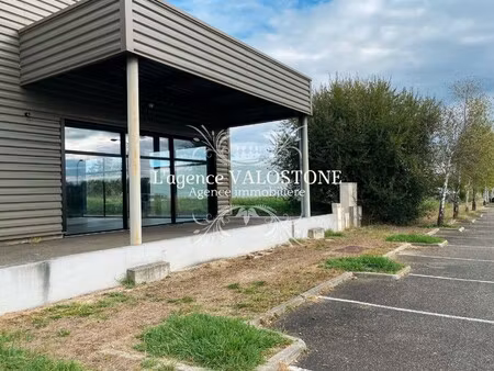 location local commercial