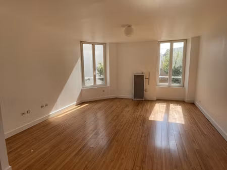 location f2 - appartement en plein centre-ville