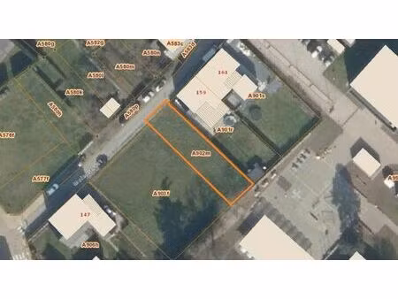 beau terrain plat pour maison 3 façades